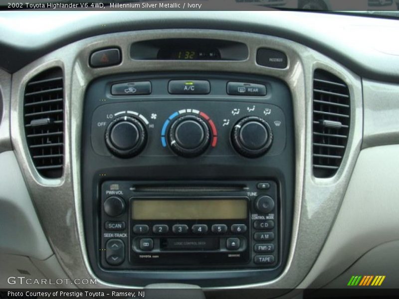 Millennium Silver Metallic / Ivory 2002 Toyota Highlander V6 4WD