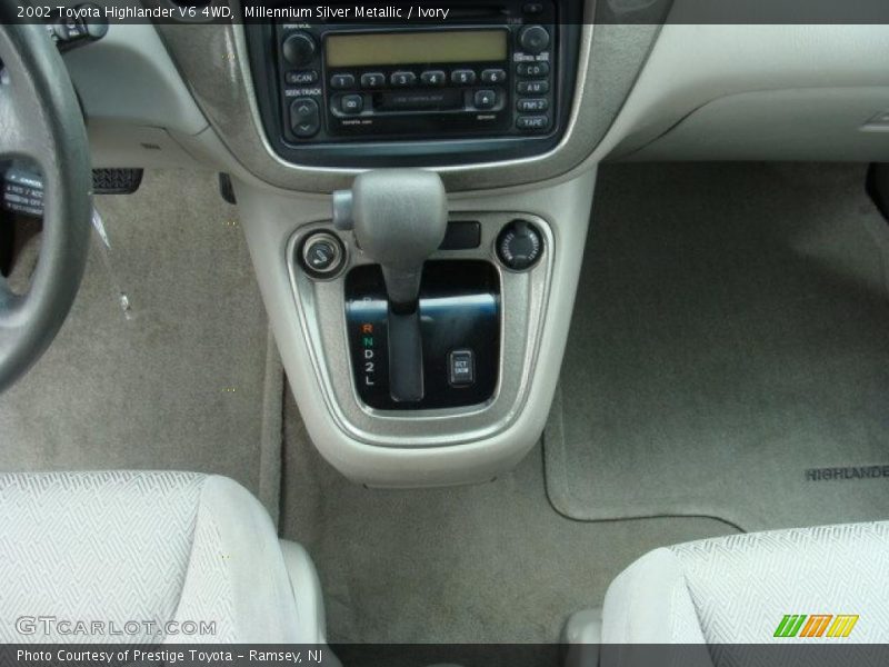 Millennium Silver Metallic / Ivory 2002 Toyota Highlander V6 4WD