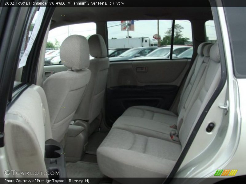Millennium Silver Metallic / Ivory 2002 Toyota Highlander V6 4WD