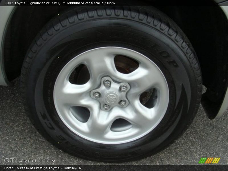 Millennium Silver Metallic / Ivory 2002 Toyota Highlander V6 4WD