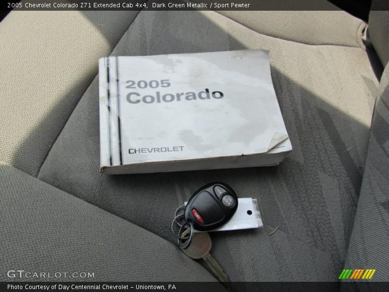 Dark Green Metallic / Sport Pewter 2005 Chevrolet Colorado Z71 Extended Cab 4x4