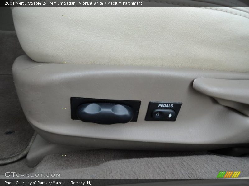 Controls of 2001 Sable LS Premium Sedan