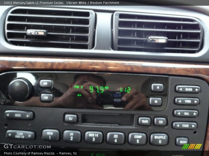 Controls of 2001 Sable LS Premium Sedan