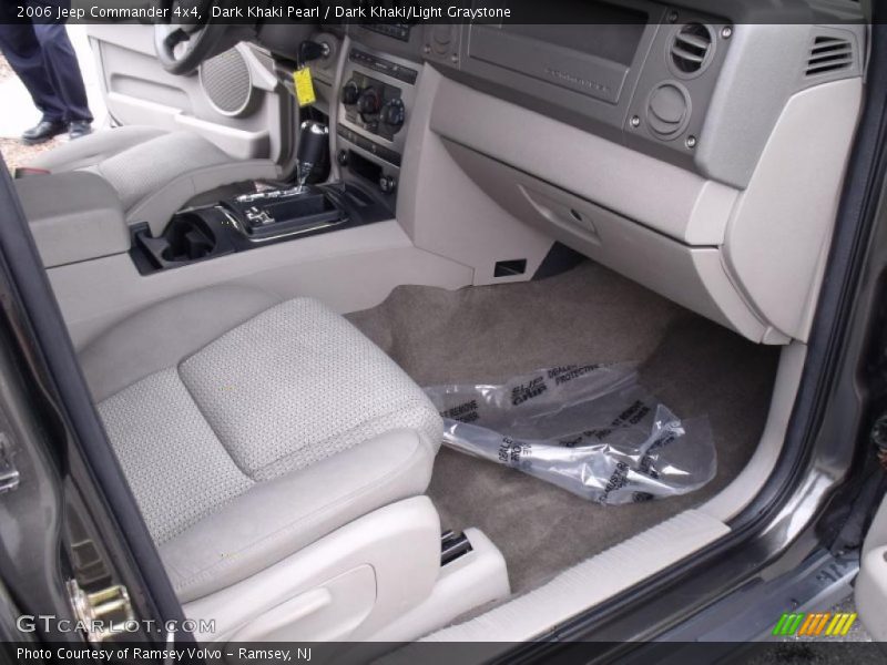 Dark Khaki Pearl / Dark Khaki/Light Graystone 2006 Jeep Commander 4x4