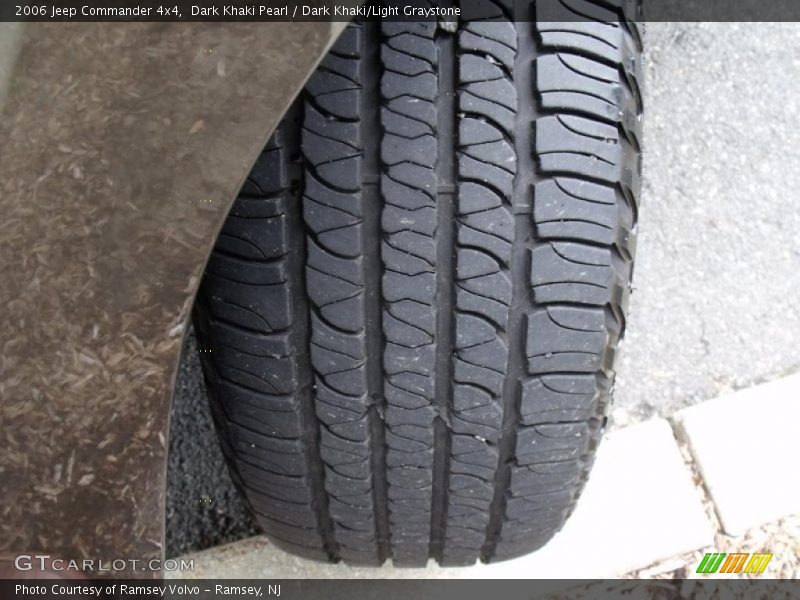 Dark Khaki Pearl / Dark Khaki/Light Graystone 2006 Jeep Commander 4x4