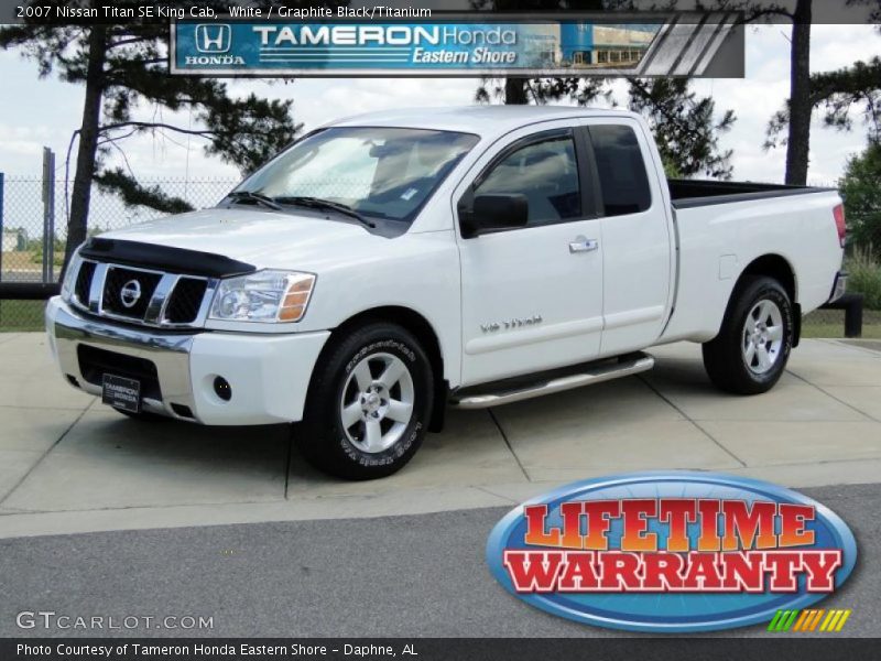 White / Graphite Black/Titanium 2007 Nissan Titan SE King Cab