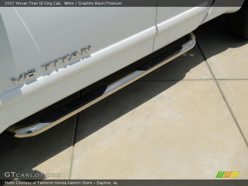 White / Graphite Black/Titanium 2007 Nissan Titan SE King Cab