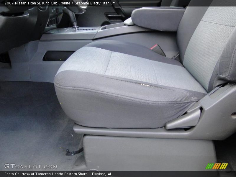 White / Graphite Black/Titanium 2007 Nissan Titan SE King Cab