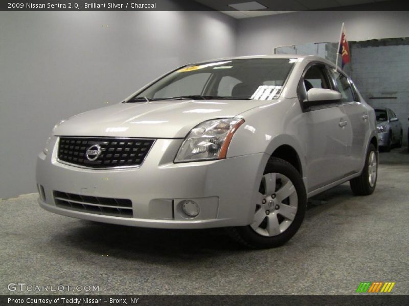Brilliant Silver / Charcoal 2009 Nissan Sentra 2.0