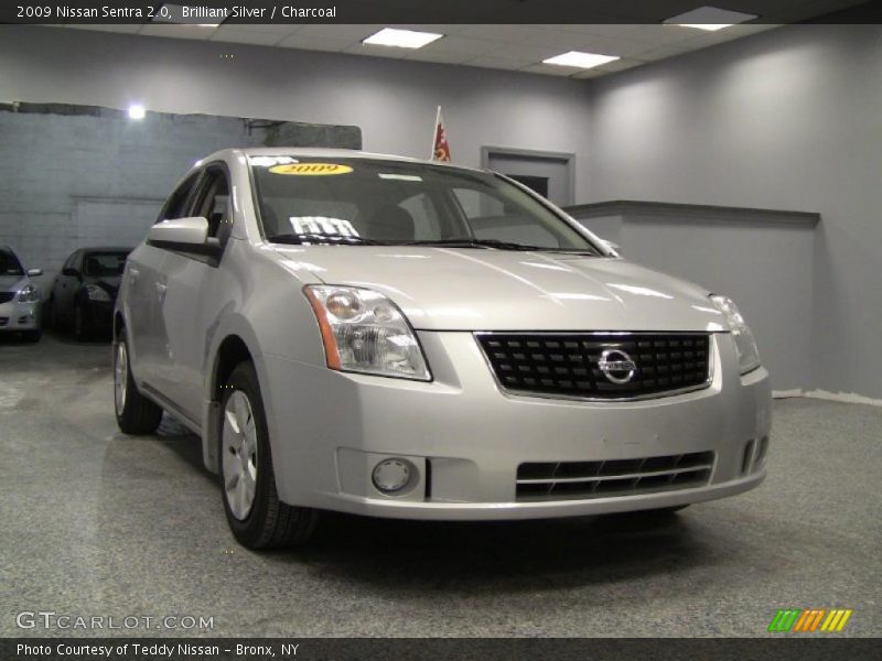Brilliant Silver / Charcoal 2009 Nissan Sentra 2.0