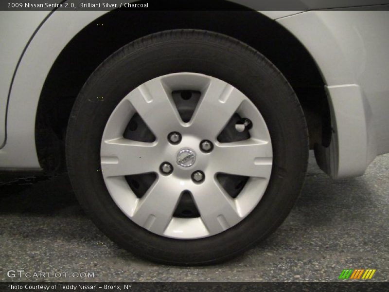 Brilliant Silver / Charcoal 2009 Nissan Sentra 2.0