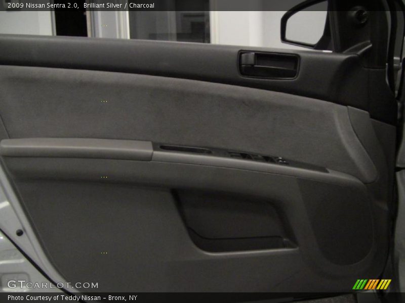 Brilliant Silver / Charcoal 2009 Nissan Sentra 2.0