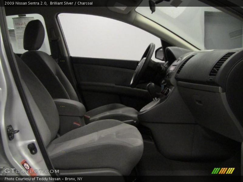 Brilliant Silver / Charcoal 2009 Nissan Sentra 2.0