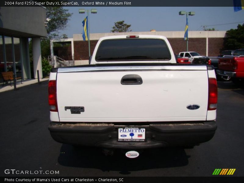 Oxford White / Medium Flint 2004 Ford F250 Super Duty XL SuperCab