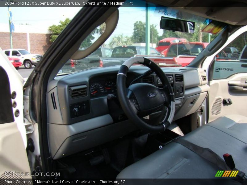 Oxford White / Medium Flint 2004 Ford F250 Super Duty XL SuperCab