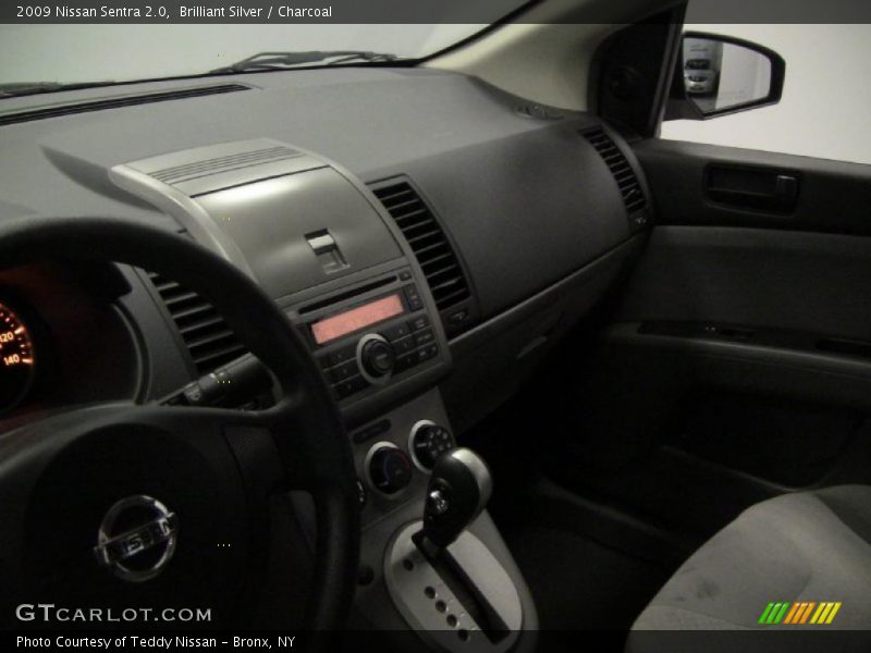 Brilliant Silver / Charcoal 2009 Nissan Sentra 2.0