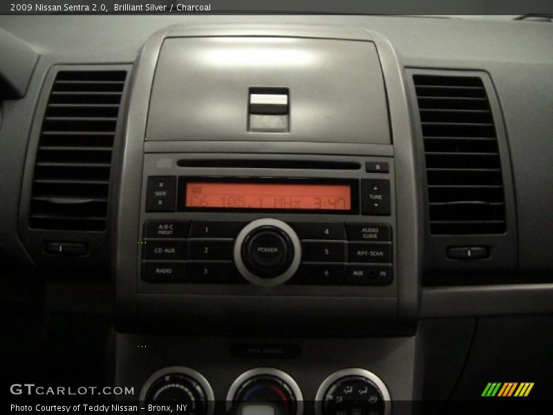 Brilliant Silver / Charcoal 2009 Nissan Sentra 2.0