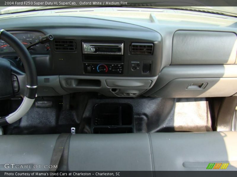 Oxford White / Medium Flint 2004 Ford F250 Super Duty XL SuperCab
