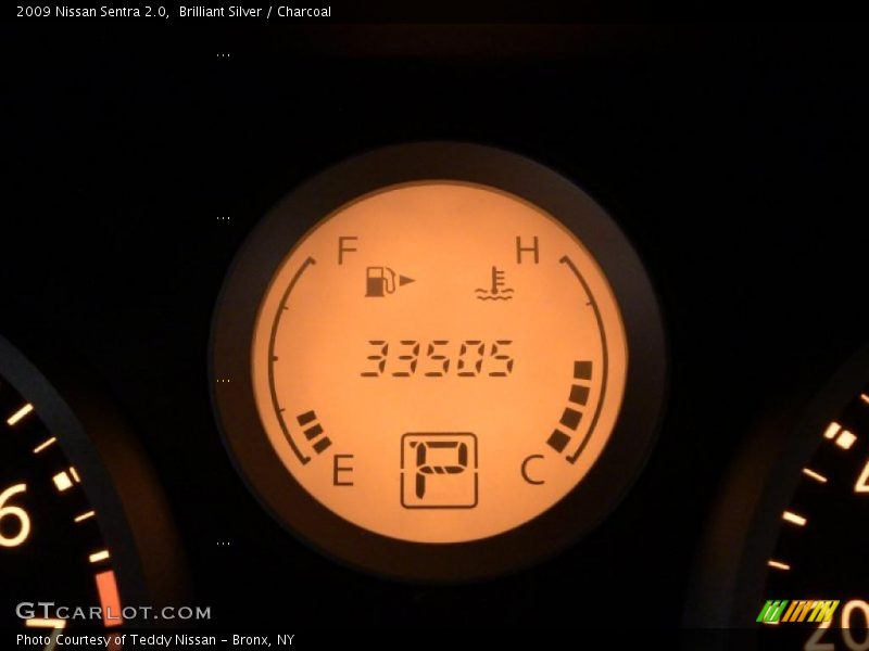 Brilliant Silver / Charcoal 2009 Nissan Sentra 2.0