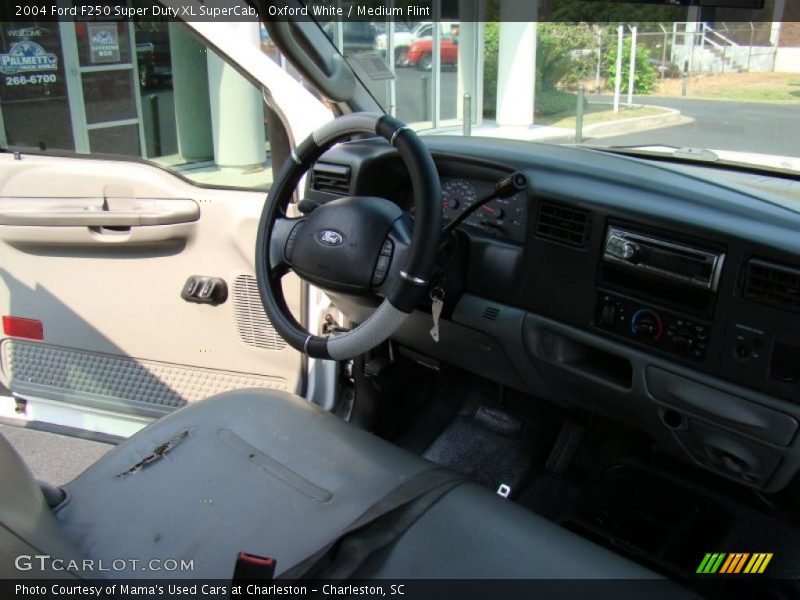 Oxford White / Medium Flint 2004 Ford F250 Super Duty XL SuperCab