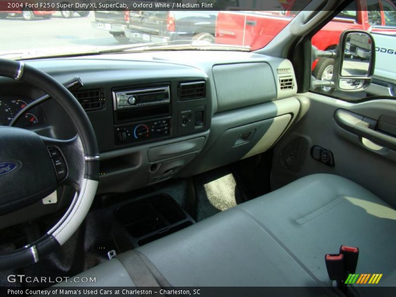 Oxford White / Medium Flint 2004 Ford F250 Super Duty XL SuperCab
