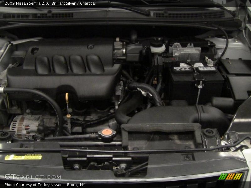 Brilliant Silver / Charcoal 2009 Nissan Sentra 2.0