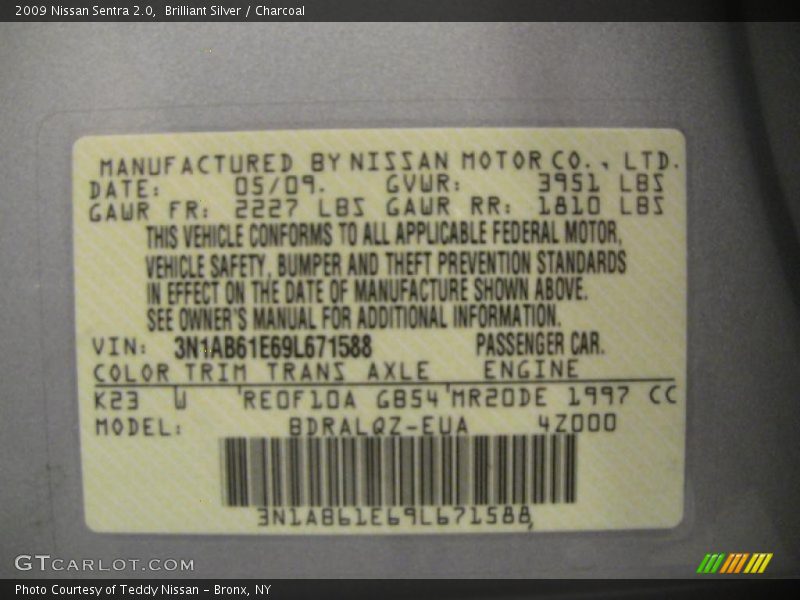 Brilliant Silver / Charcoal 2009 Nissan Sentra 2.0