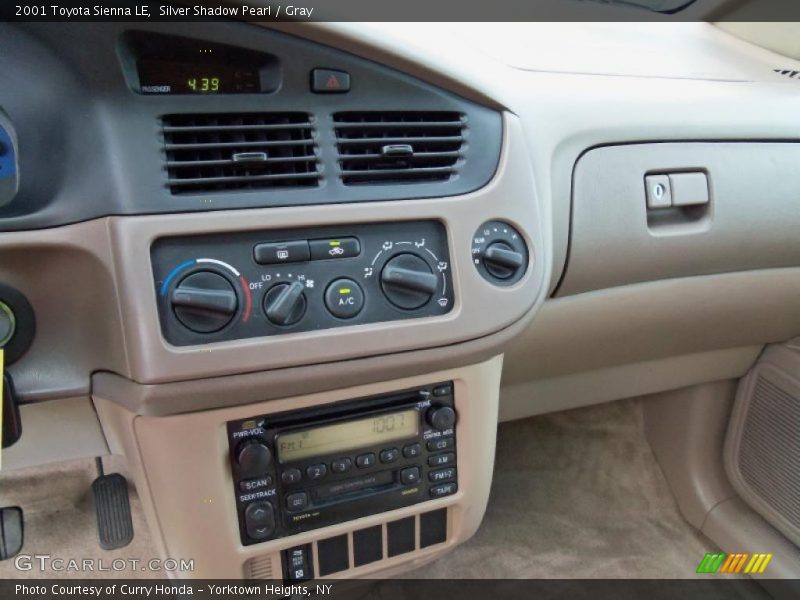 Silver Shadow Pearl / Gray 2001 Toyota Sienna LE