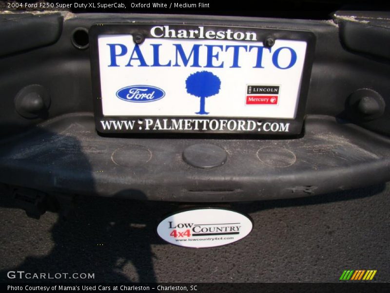 Oxford White / Medium Flint 2004 Ford F250 Super Duty XL SuperCab