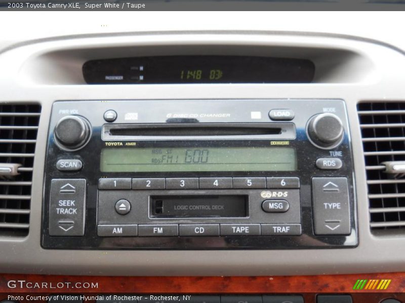 Super White / Taupe 2003 Toyota Camry XLE