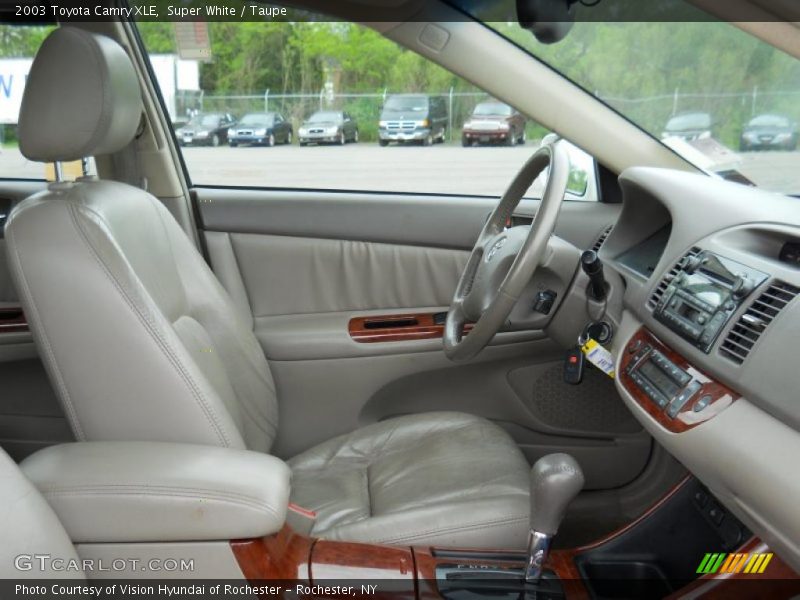 Super White / Taupe 2003 Toyota Camry XLE