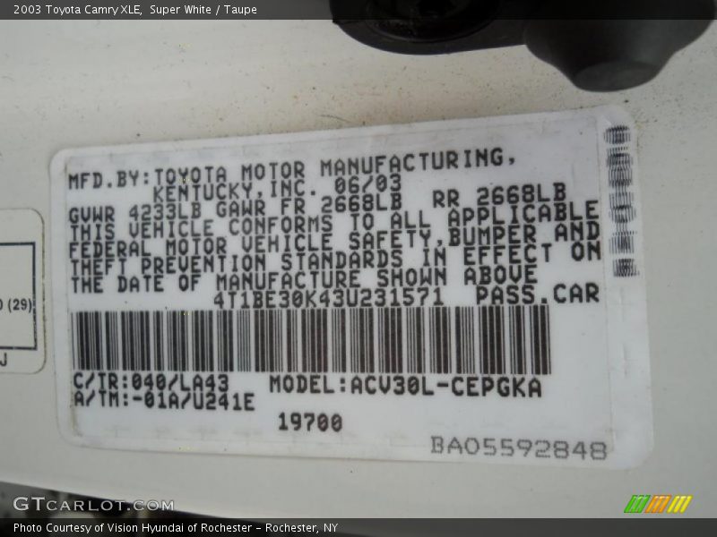 Super White / Taupe 2003 Toyota Camry XLE