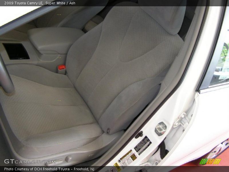 Super White / Ash 2009 Toyota Camry LE