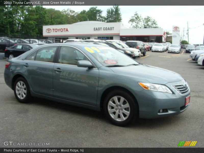 Aloe Green Metallic / Bisque 2009 Toyota Camry XLE