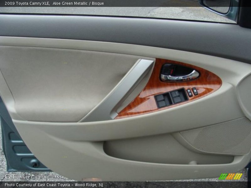 Aloe Green Metallic / Bisque 2009 Toyota Camry XLE