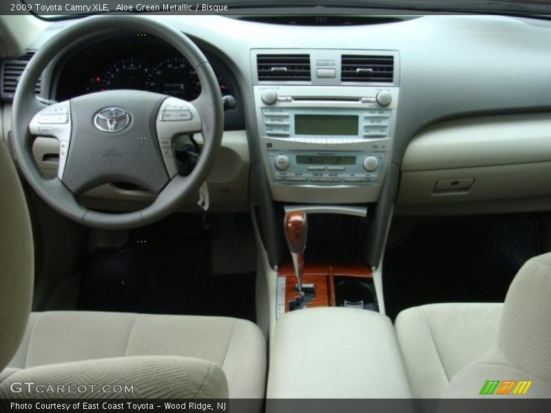 Aloe Green Metallic / Bisque 2009 Toyota Camry XLE