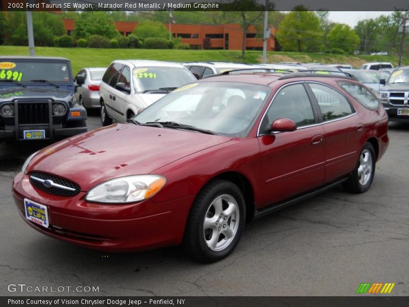 Matador Red Metallic / Medium Graphite 2002 Ford Taurus SE Wagon