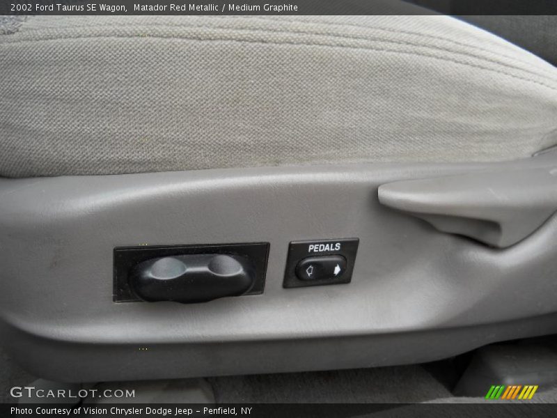 Matador Red Metallic / Medium Graphite 2002 Ford Taurus SE Wagon