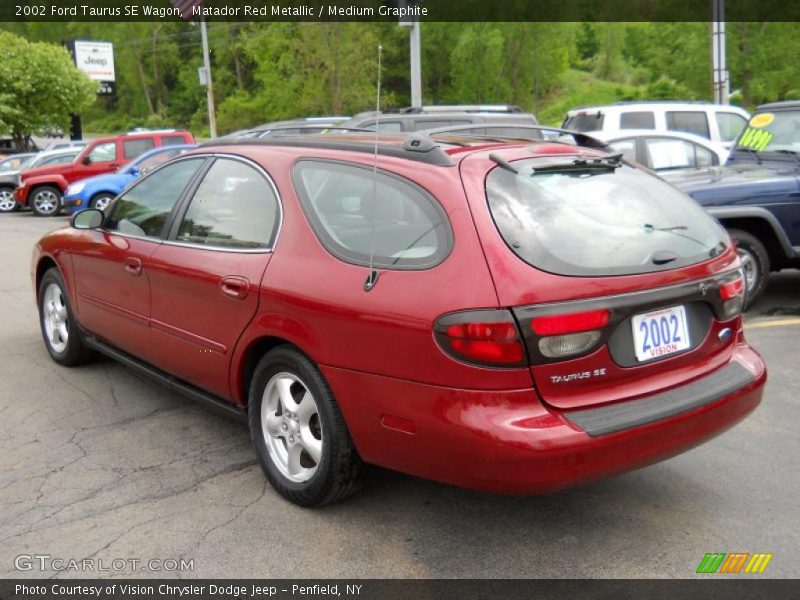 Matador Red Metallic / Medium Graphite 2002 Ford Taurus SE Wagon