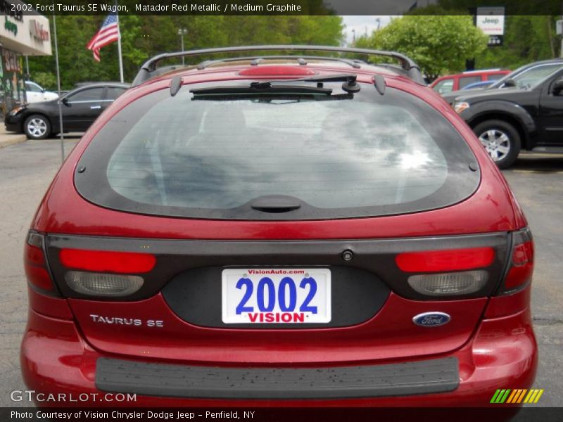 Matador Red Metallic / Medium Graphite 2002 Ford Taurus SE Wagon