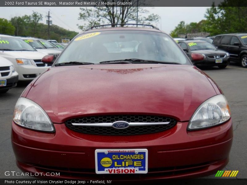Matador Red Metallic / Medium Graphite 2002 Ford Taurus SE Wagon