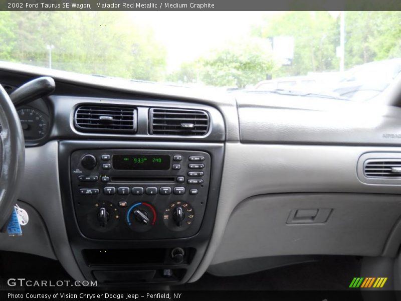 Matador Red Metallic / Medium Graphite 2002 Ford Taurus SE Wagon