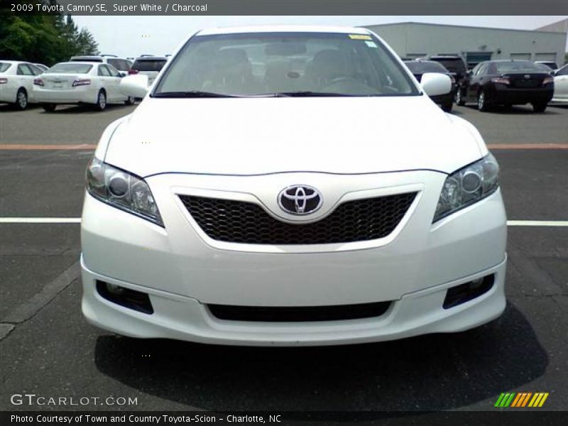 Super White / Charcoal 2009 Toyota Camry SE