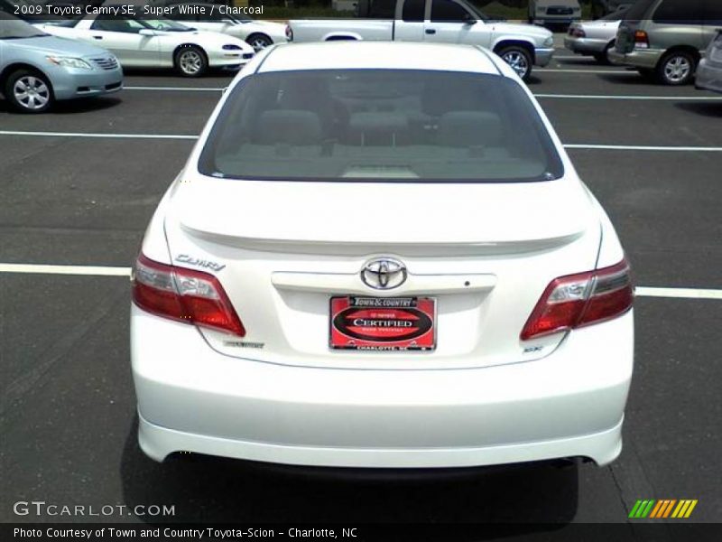 Super White / Charcoal 2009 Toyota Camry SE