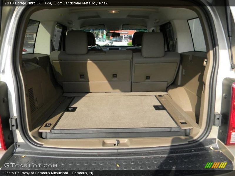 Light Sandstone Metallic / Khaki 2010 Dodge Nitro SXT 4x4