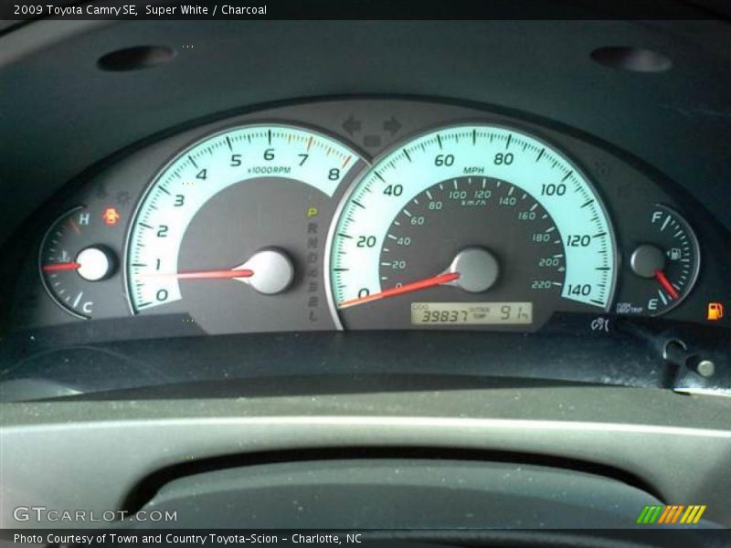 Super White / Charcoal 2009 Toyota Camry SE