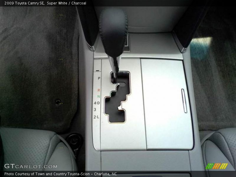 Super White / Charcoal 2009 Toyota Camry SE