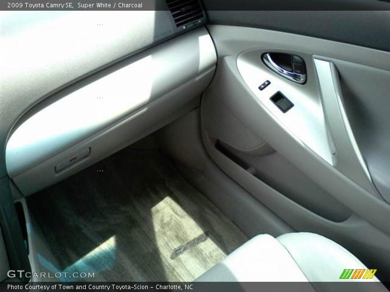 Super White / Charcoal 2009 Toyota Camry SE