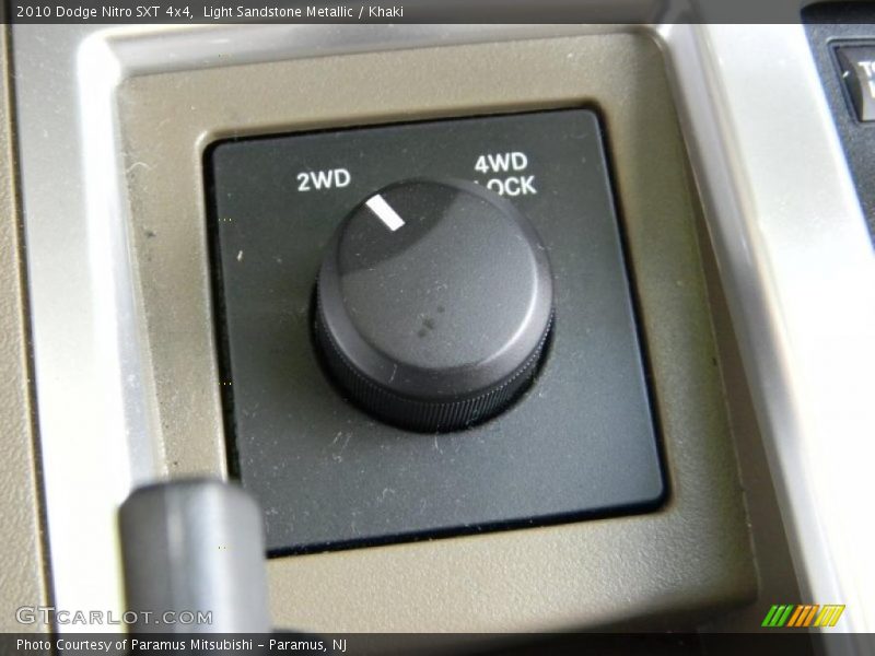 Light Sandstone Metallic / Khaki 2010 Dodge Nitro SXT 4x4