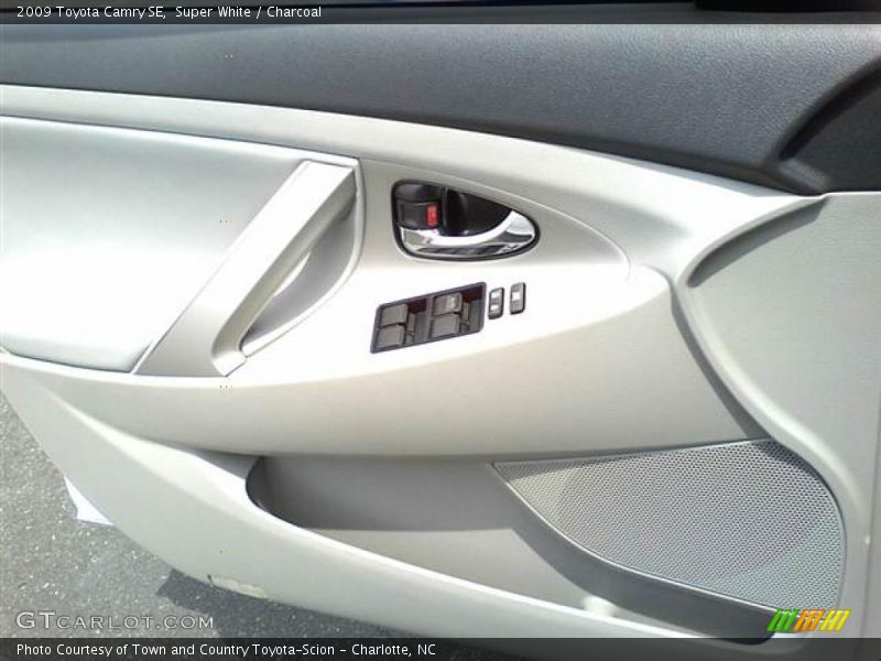 Super White / Charcoal 2009 Toyota Camry SE